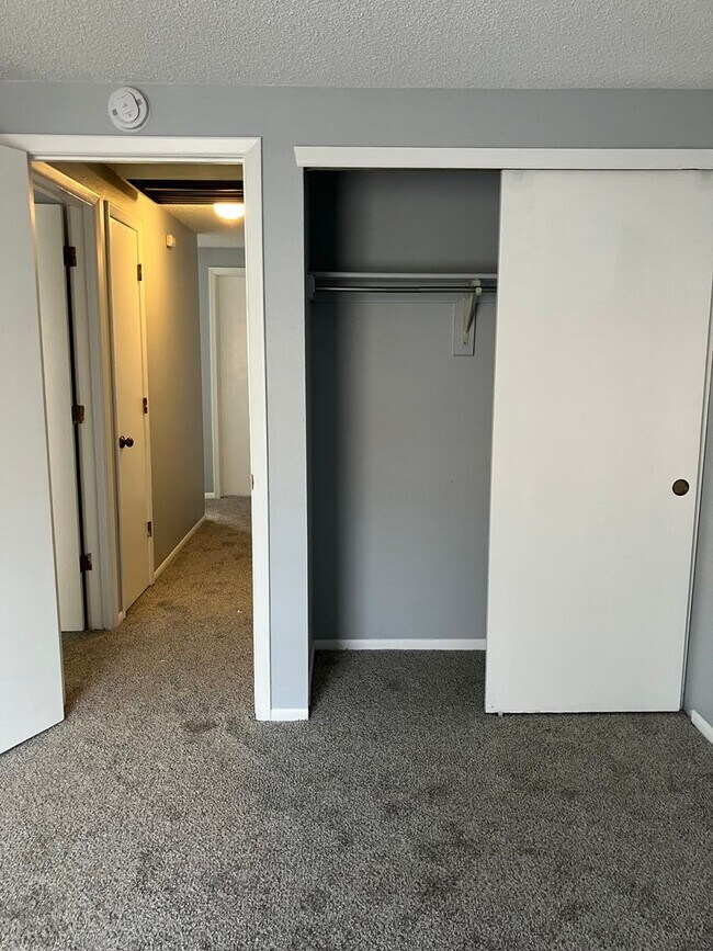 Building Photo - South Aurora Townhome in Pheasant Run