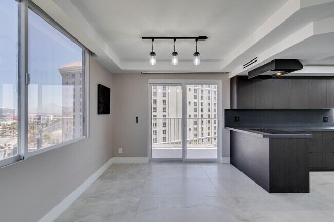 Building Photo - 205 E Harmon Ave