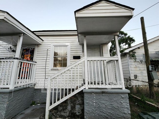 Primary Photo - 250 Ferrill St