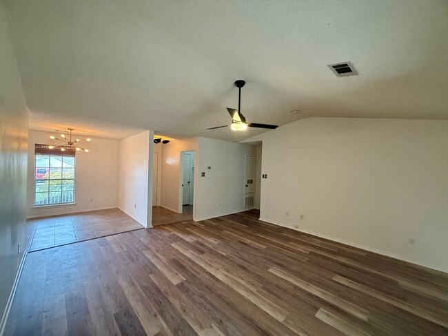 Building Photo - 1015 Allyson Ave