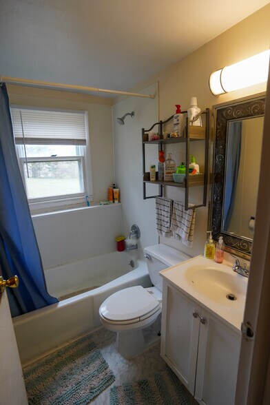 Building Photo - 139 Honness Ln