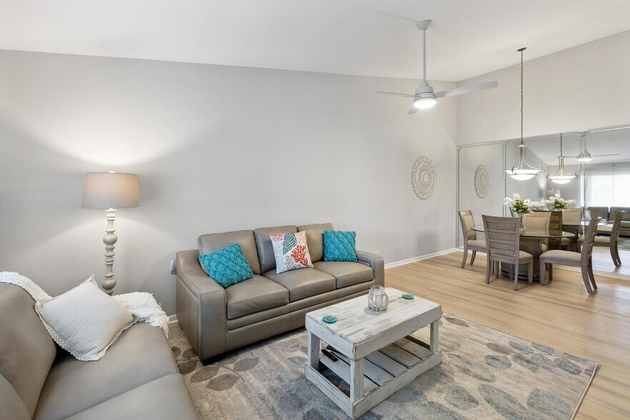 Building Photo - 6271 Chasewood Dr