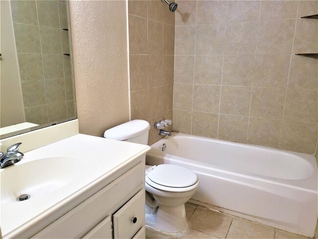 Building Photo - 3702 Lindsey Ct