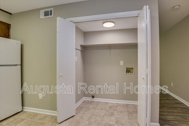 Building Photo - 138 Chalet North Boulevard - 138