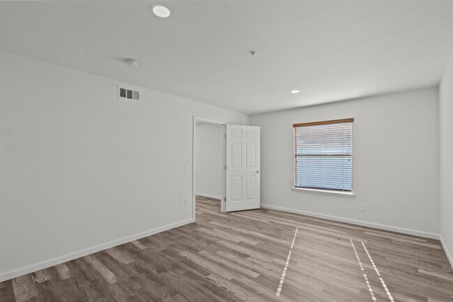 Building Photo - 8100 Seawall Blvd