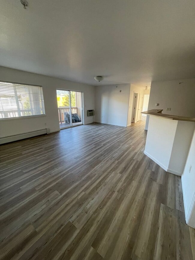 Building Photo - Beautiful Apartment in New Castle