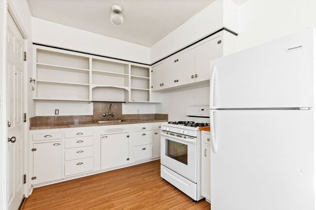 Building Photo - 931 NE Alberta St