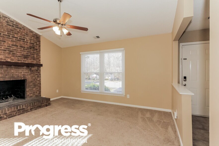 Building Photo - 2130 Teddington Dr