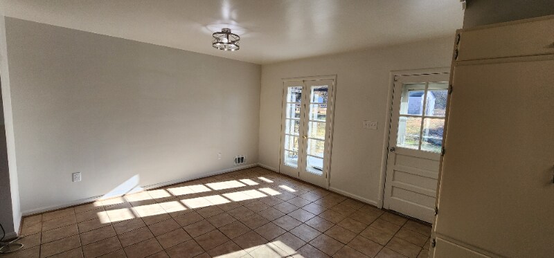 Building Photo - 1001 Orchard Way