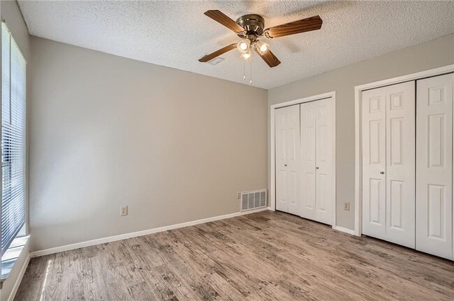 Building Photo - 11405 Walnut Ridge Dr