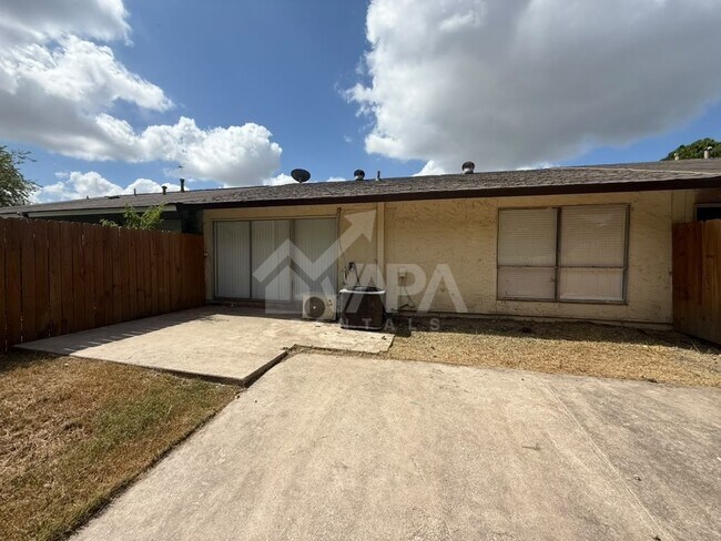 Building Photo - 7239 Glen Hill Dr