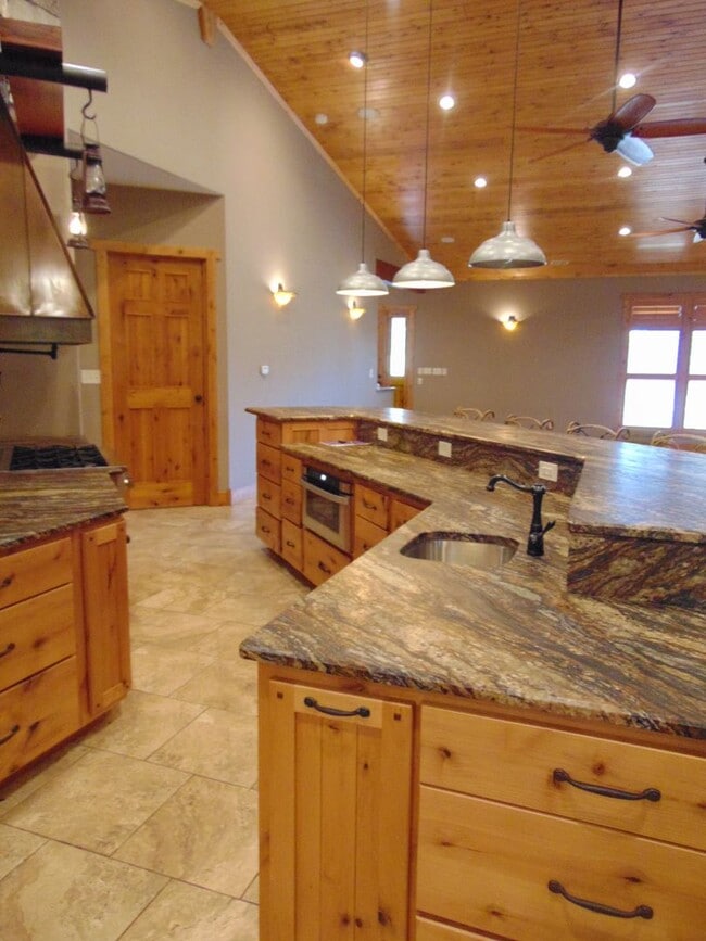 Building Photo - Majestic 3 Bed Mid MO Ranch!