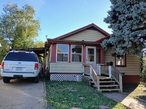 Building Photo - 1106 W Hempstead Ave