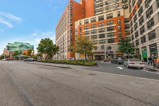 Building Photo - 102 Christopher Columbus Dr