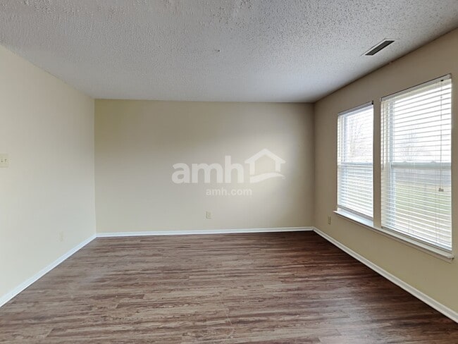 Building Photo - 6850 W Littleton Dr
