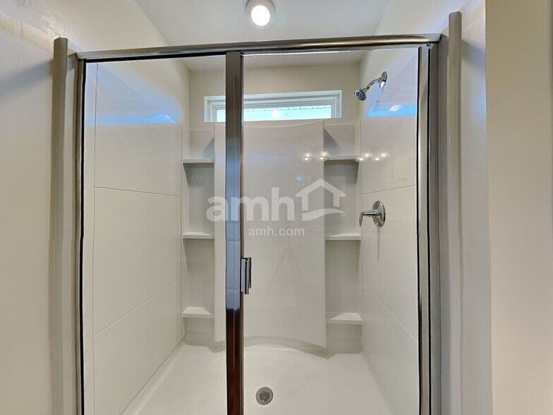 Building Photo - 212 Dogwood Cir