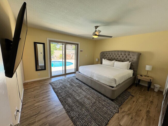 Building Photo - 8238 E Vista Dr