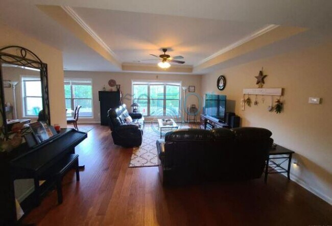 Building Photo - 8700 Johnson Dr