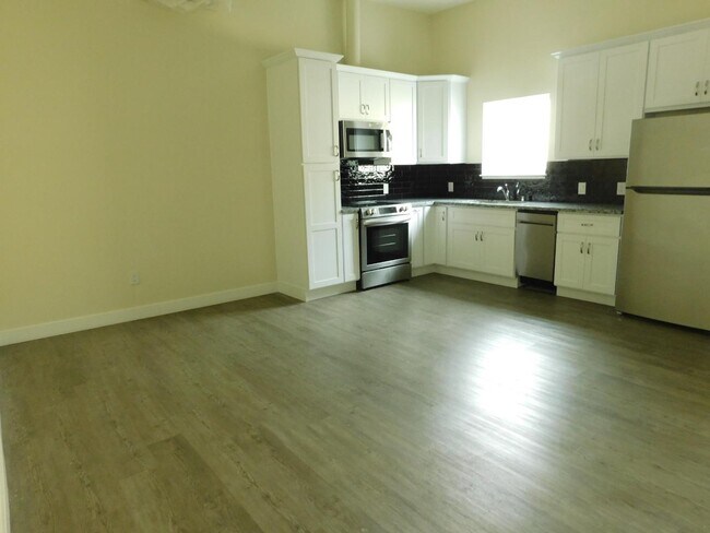 Building Photo - 113 G St