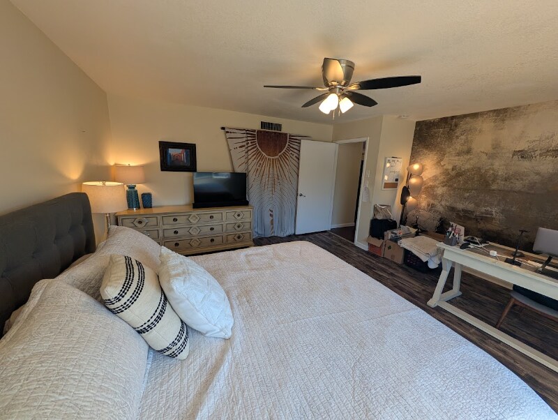 Building Photo - 4909 E Presidio Rd