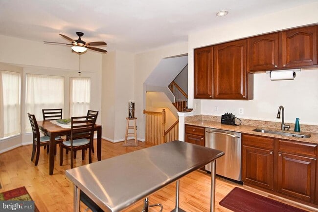 Building Photo - 25445 Carberry Dr