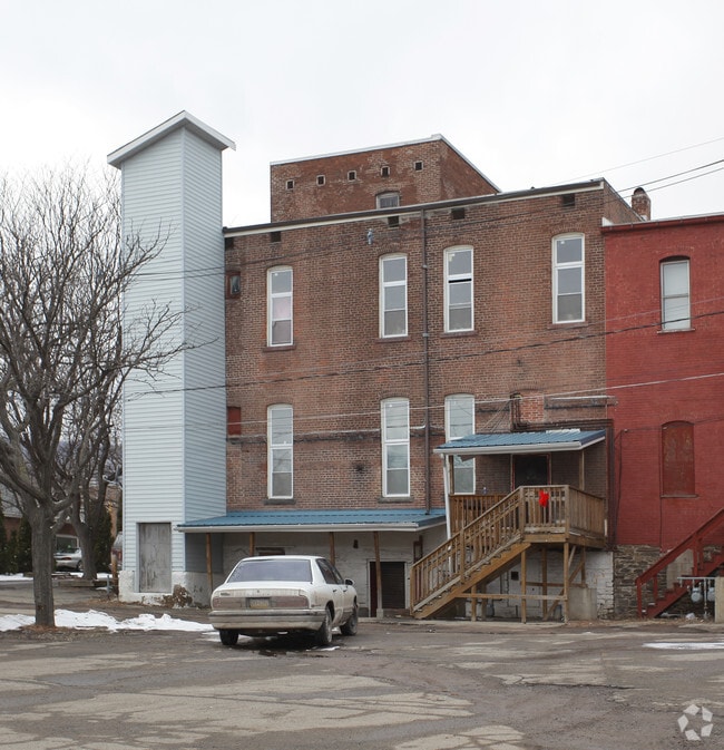 Building Photo - 15 W Main St