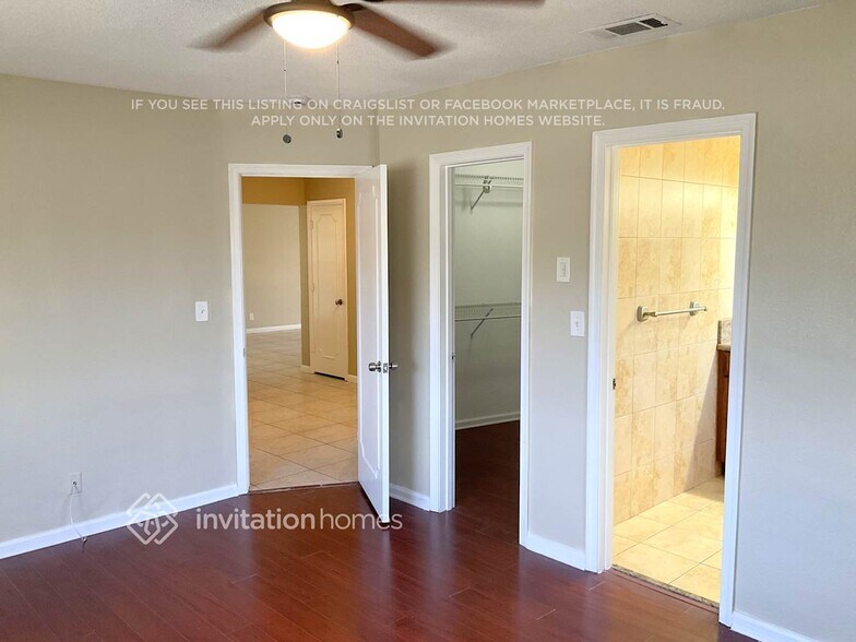 Building Photo - 4030 NW 103rd Dr