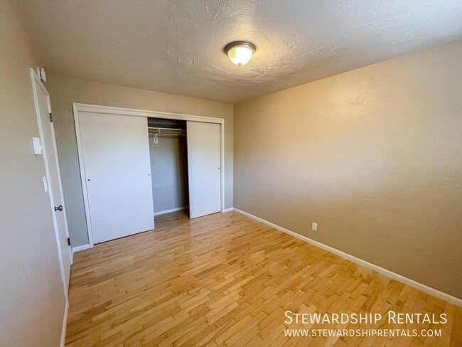 Building Photo - 2120 W 18th Ave