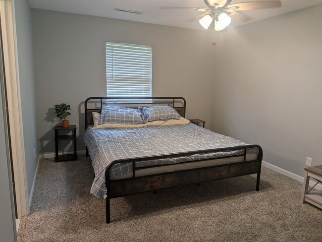 Building Photo - Fully furnished. All utilities included 3 Bed 1.5 Bath House