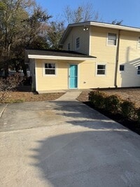 Building Photo - Heart of Surfside East of 17