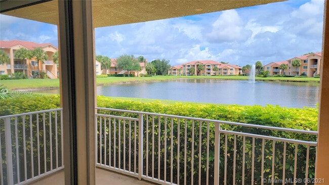 Building Photo - 261 SW Palm Dr