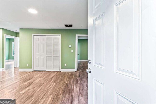 Building Photo - 930 Hall St NW