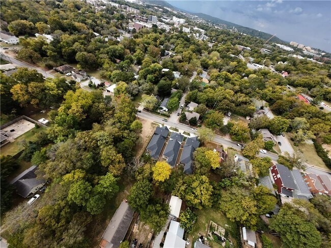 Building Photo - 325 S Washington Ave