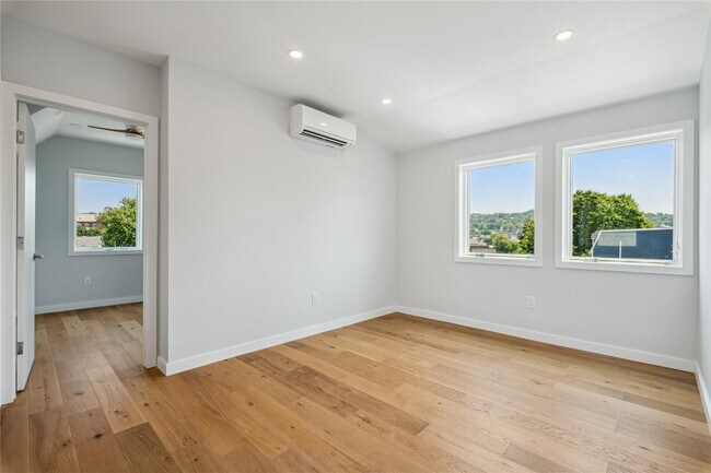 Building Photo - 46 Hudson St
