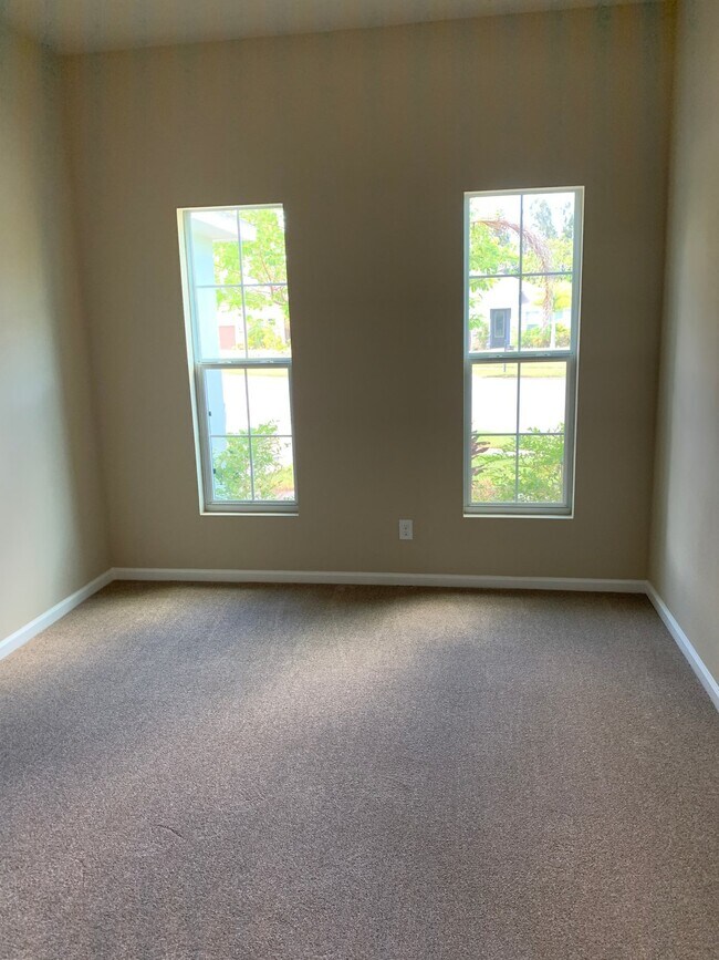Building Photo - Bay Meadows Lakes Gated Community!!!