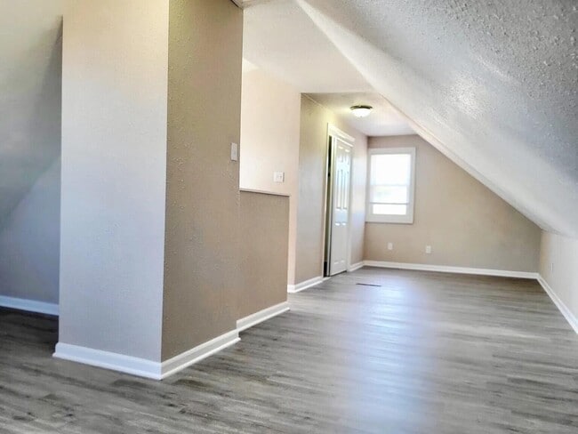 Building Photo - 4515 W Morgan Ave