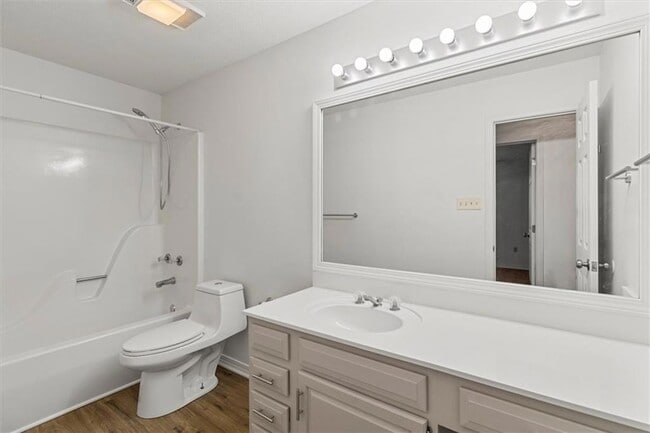 Building Photo - 212 Beech St