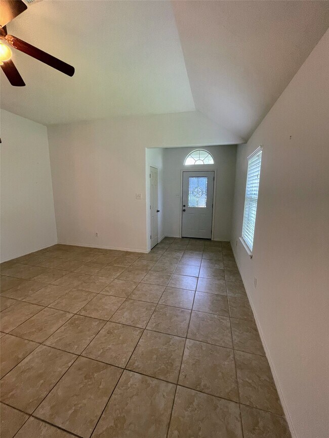 Building Photo - 4010 Bealey Ln