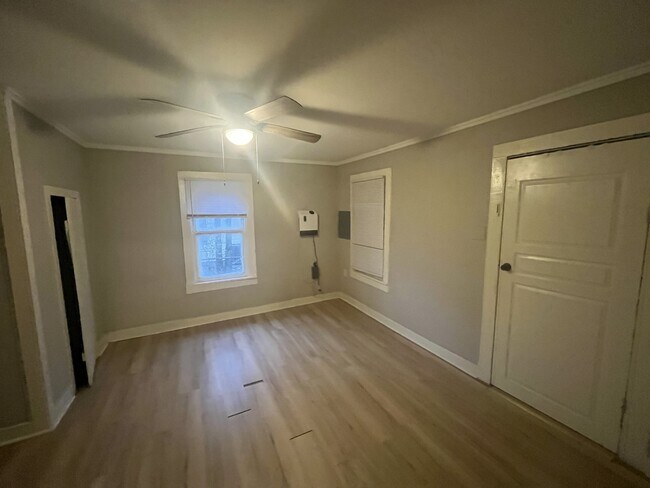 Building Photo - 109 N Spring St