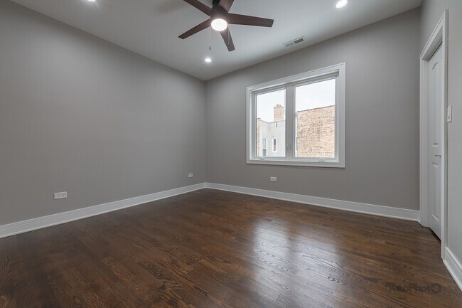 Building Photo - 3044 W Irving Park Rd