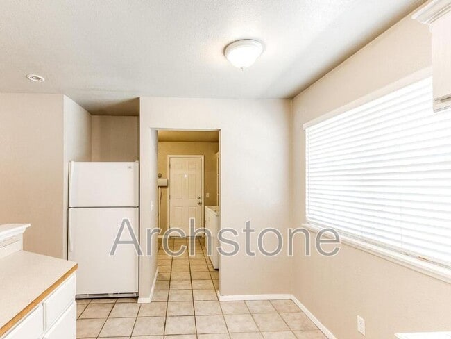 Building Photo - 501 S Santa Fe Dr