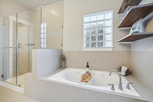 Building Photo - 829 Wakefield Dr