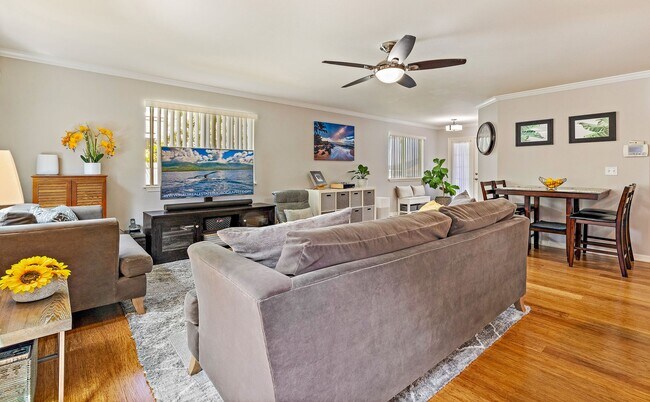 Building Photo - Unfurnished Townhome with Garage, 3 bedroo...
