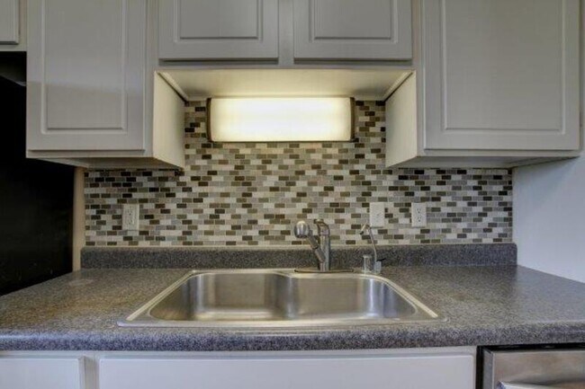 Building Photo - 207 Ruf Dr
