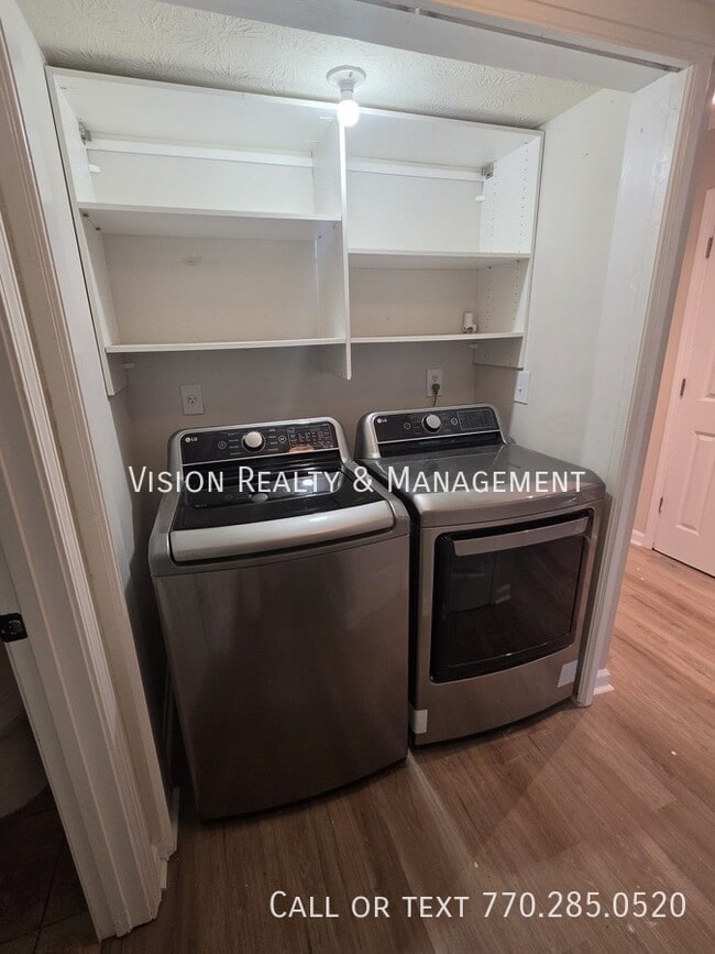 Building Photo - 5025 Brittany Dr