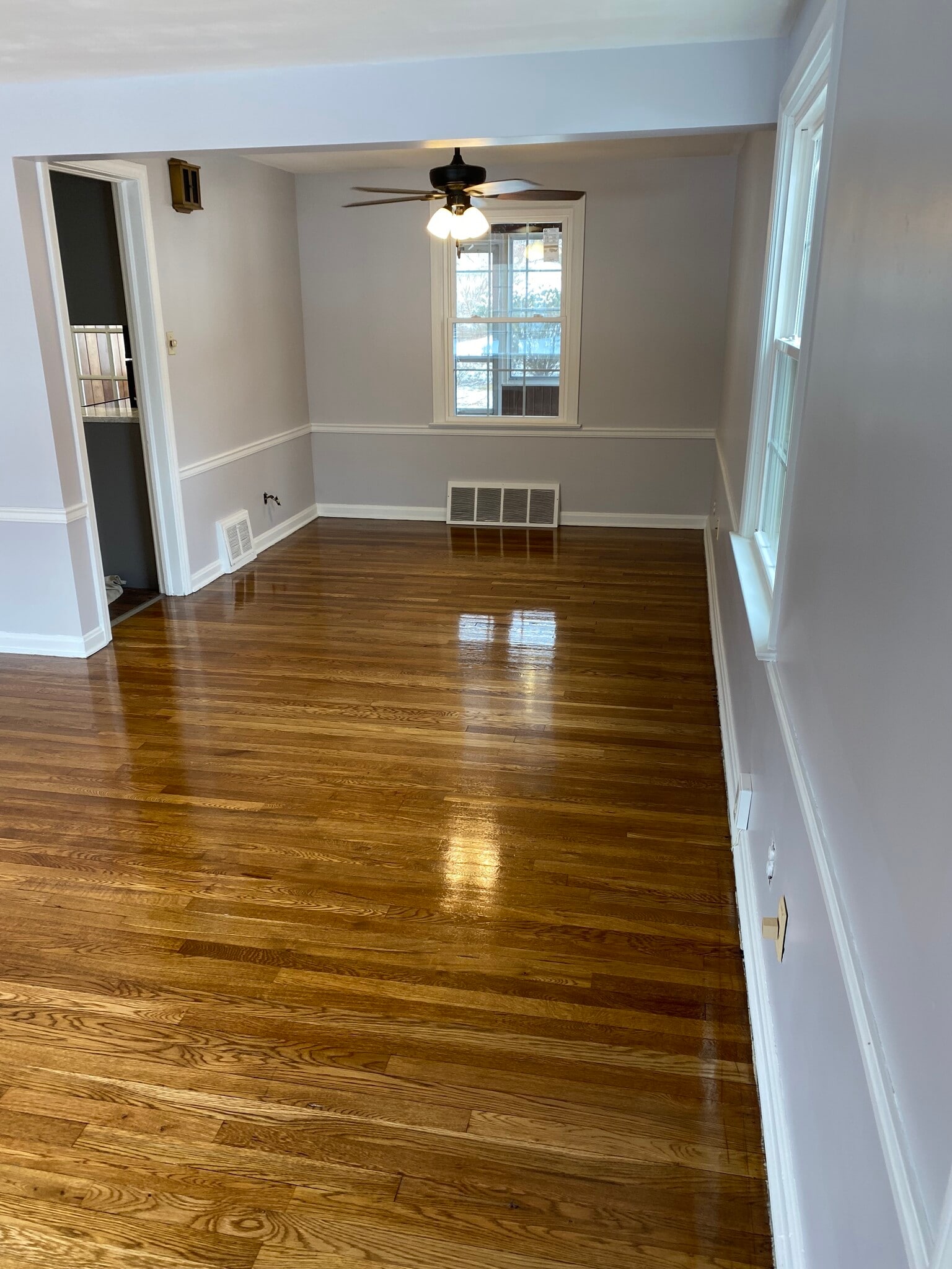 Dining area - 2529 Broad Blvd