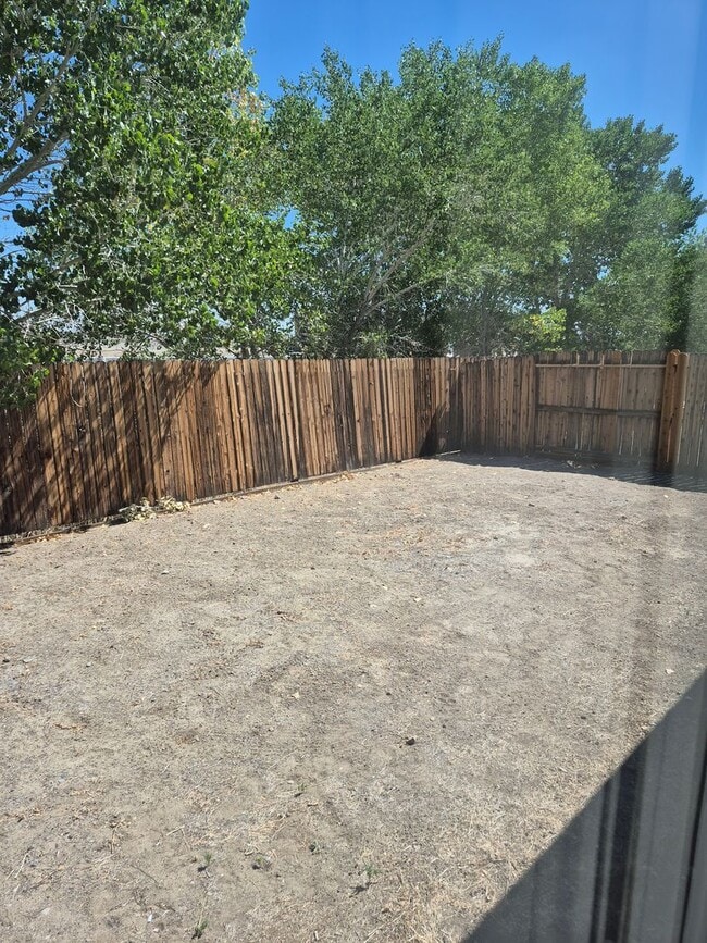 Building Photo - 290 Emigrant Way