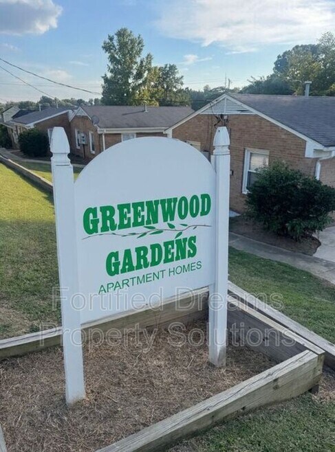 Building Photo - 900 Lowdermilk St