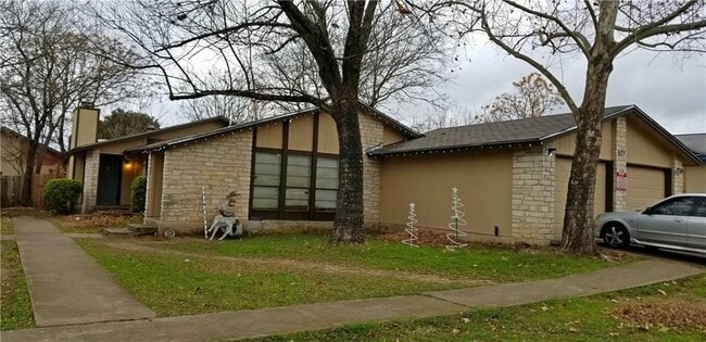Building Photo - 909 Ken St