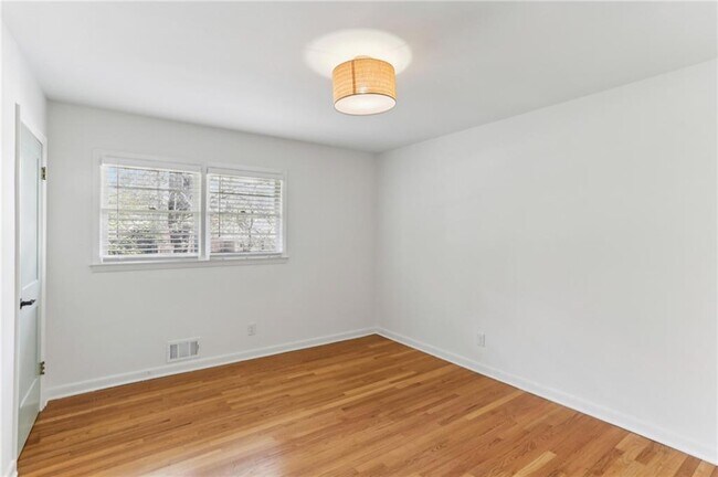 Building Photo - 2888 Bonanza Dr